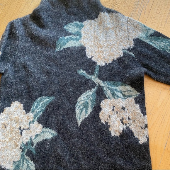 NWT Vince Dark Gray Floral Turtleneck Sweater Size Small Retail $425 - Picture 6 of 6
